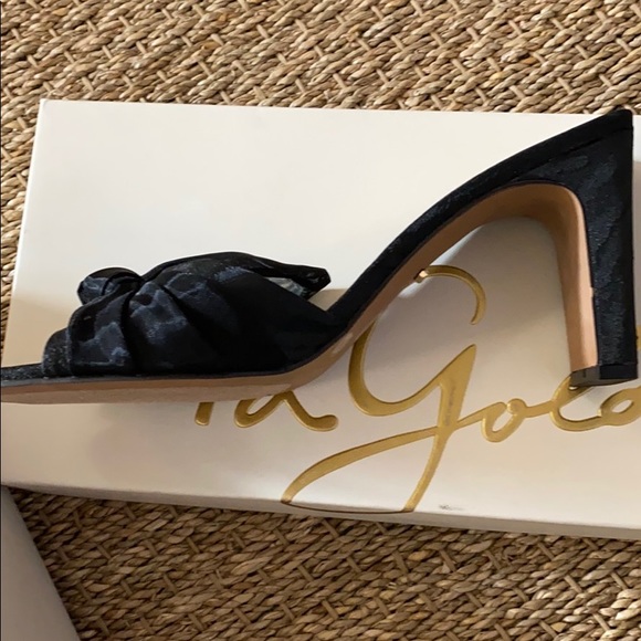 42 Gold Black Savvy Summer Moire Sandal - Picture 2 of 4